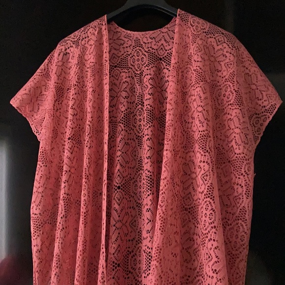 LACE SHRUG CARDIGAN OR BEACH COVERUP - Picture 4 of 10